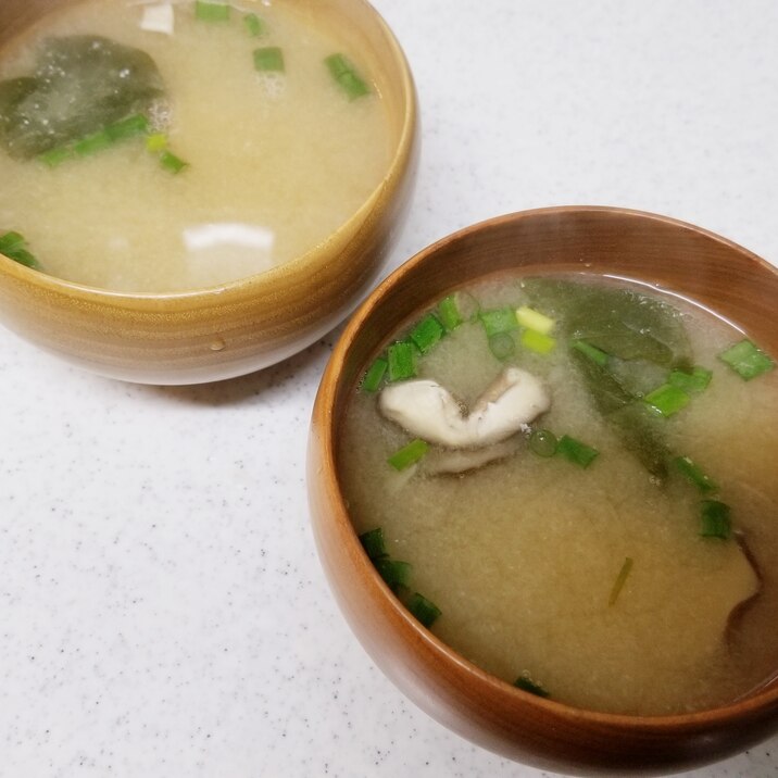 茅乃舎のだし 椎茸 小松菜 小ねぎ アサリの味噌汁 レシピ 作り方 By Janbo 楽天レシピ 茅乃舎のだし 椎茸 小松菜 小ねぎ アサリの味噌汁 レシピ 作り方 By Janbo 楽天レシピ